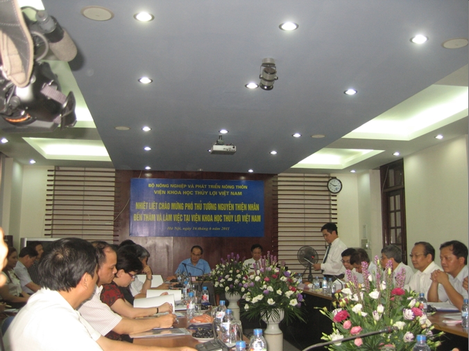  Phó Thủ tướng Nguyễn Thiện Nhân đến thăm và làm việc với Viện Khoa học Thủy lợi Việt nam